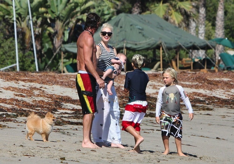 Gwen Stefani and Gavin Rossdale with sons Kingston and Zuma at the beach