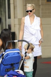 Gwen Stefani strolls with Kingston and Zuma in Washington