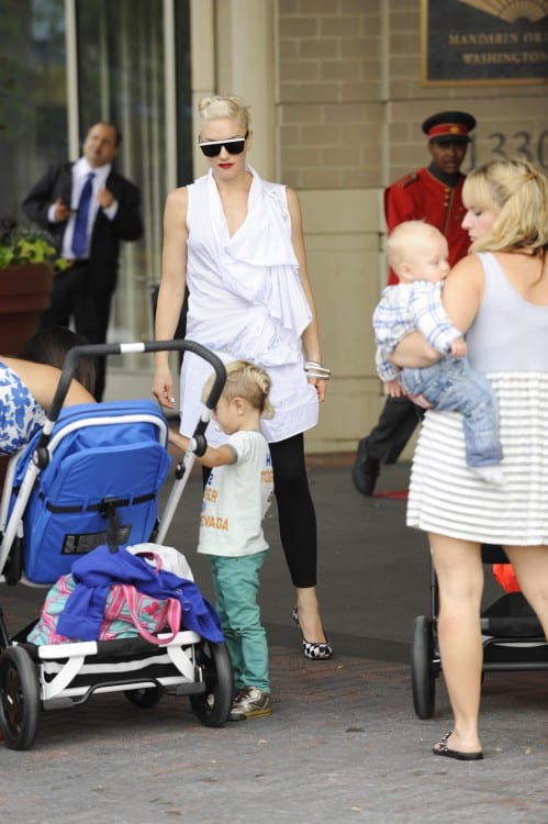 Gwen Stefani strolls with Kingston and Zuma in Washington