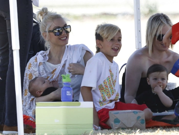 Gwen Stefani with her boys Kingston and Apollo at Zuma's game