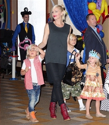 Gwen Stefani with sons Kingston and Zuma at Disney Junior Live On Tour!