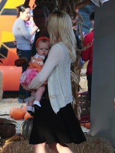 Holly Madison with her daughter Rainbow @ Mr