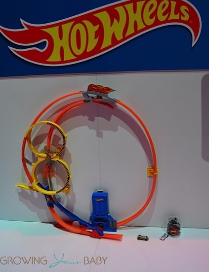 hot wheels super loop chase race