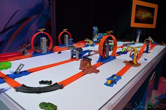 hot wheels track builder stunt set