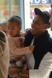 Jay Z boards a Train in  Paris with their daughter Blue