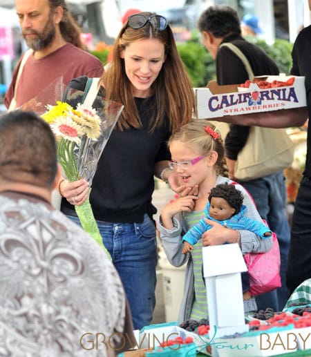 Jennifer Garner and Ben Affleck spend quality time with their children at the Farmer's Market