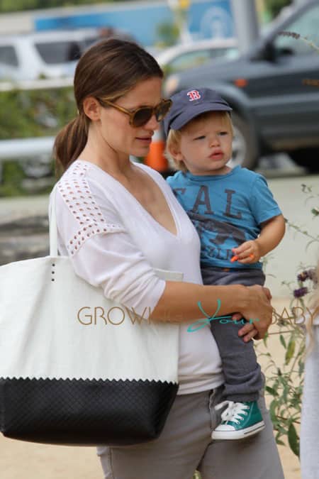 Jennifer Garner Takes Her Kids on a Family Trip To The Museum