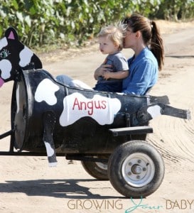 Jennifer Garner & her son Samuel ride the cow train at the pumpkin patch