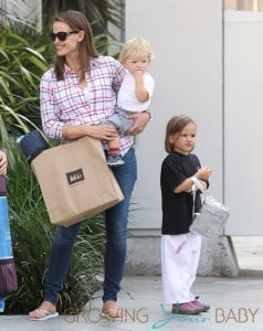 Jennifer Garner Goes Shopping With Ker Kids