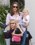 Jennifer Garner Goes Shopping With Ker Kids