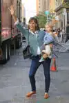 Jennifer Garner tries to hail a cab in NYC