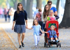 Jennifer Garner takes her kids Violet, Seraphina, and Samuel to Central Park to get popsicles, pick leaves off trees, and enjoy the sunny weather