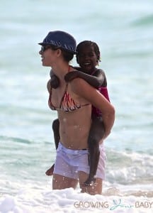 Jillian Michaels with daughter Lukensia at the beach in Miami