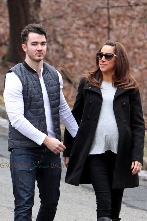 Kevin & a pregnant Danielle Jonas stroll in New Jersey