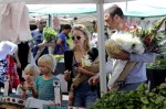 Liev Schreiber and Naomi Watts at the farmer's market with sons Sasha and Sammy