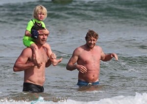 Liev Schreiber at the beach in Sydney with his son Samuel and Simon Baker