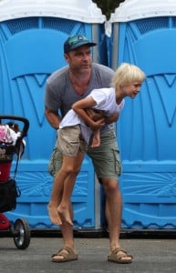 Liev Schrieber at the Brentwood Market with his son Sasha