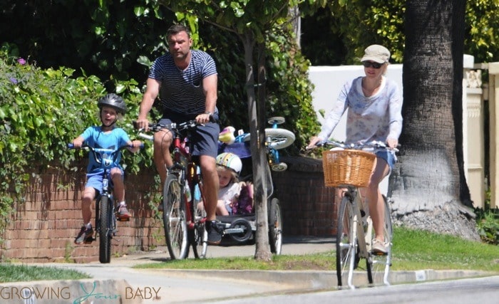 Liev schreiber and Naomi Watts bike with their kids Sasha and Sammy