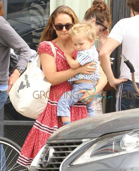 Natalie Portman & Family Out For Lunch In Venice