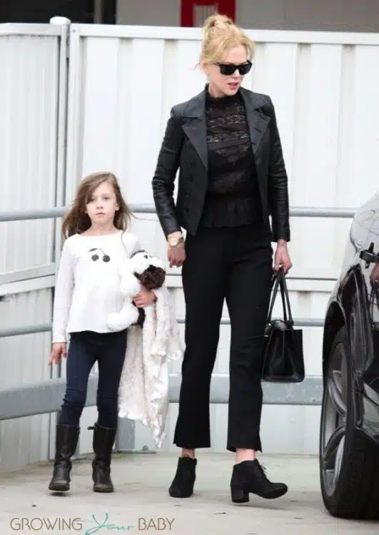 Nicole Kidman touches down in Sydney with daughter Sunday