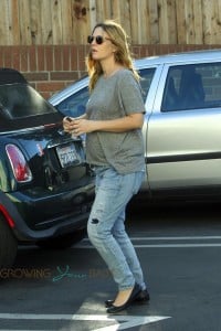 Pregnant Drew Barrymore picks up groceries at Bristol Farms in Los Angeles