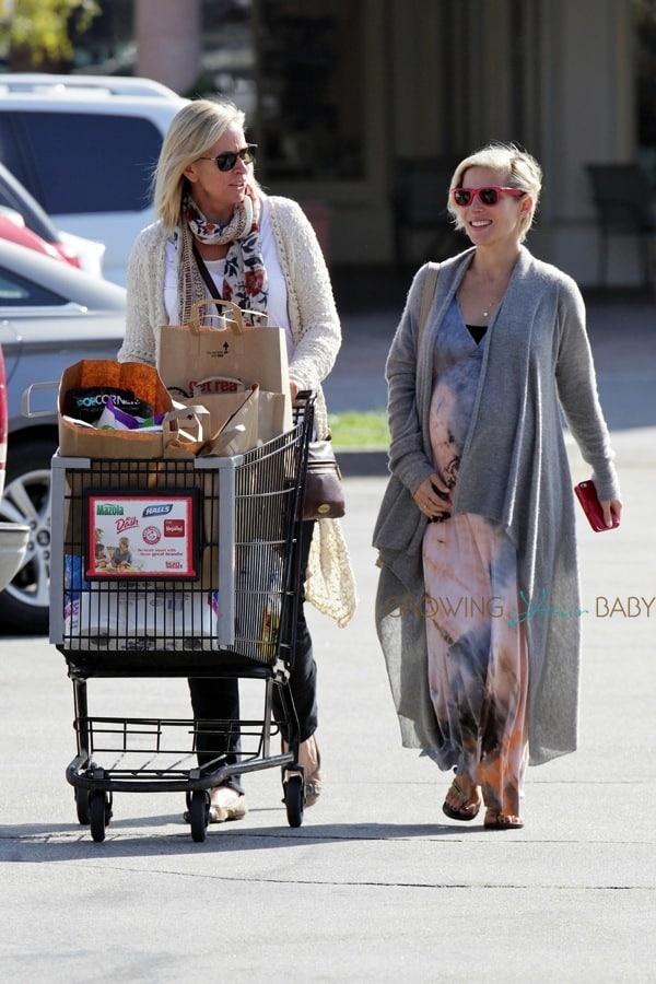 Pregnant Elsa Pataky out shopping with her mother-in-law Leonie