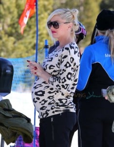 Pregnant Gwen Stefani @ Mammoth Mountain Ski Resort