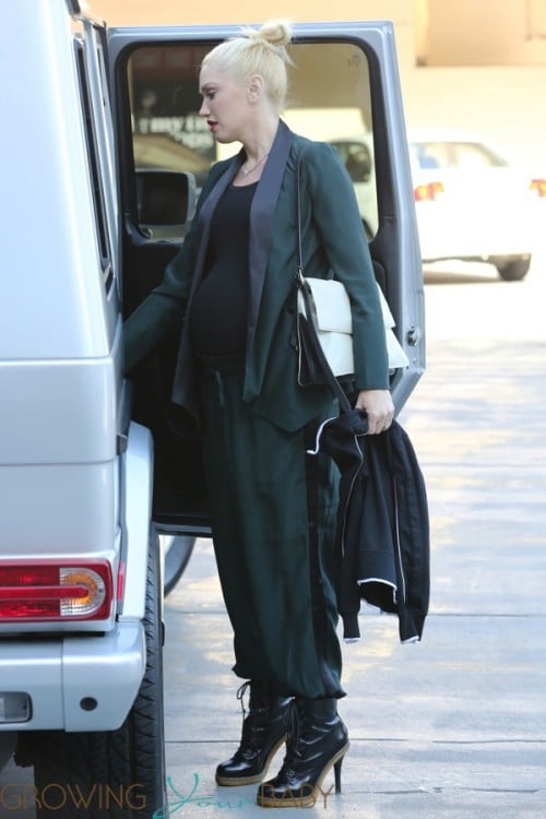 Pregnant Gwen Stefani grabs some ice cream in LA