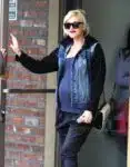 Pregnant Gwen Stefani leaves the doctors