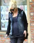 Pregnant Gwen Stefani leaves the doctors in LA