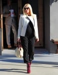 Pregnant Gwen Stefani out for lunch