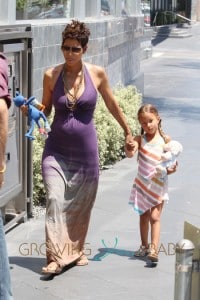 Halle Berry: Mother's Day Lunch With Daughter Nahla Aubrey & Fiance Olivier Martinez