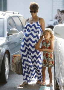 Pregnant Halle Berry with her daughter Nahla at Bristol Farms