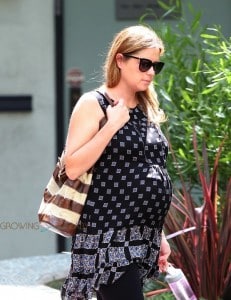Pregnant Jenna Fischer out in LA