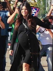 Pregnant Kourtney Kardashian shopping