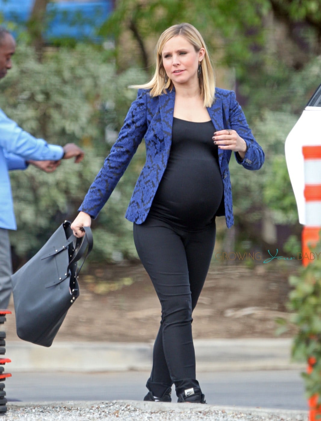 Heavily pregnant Kristen Bell seen on the set of ‘House of Lies&a...