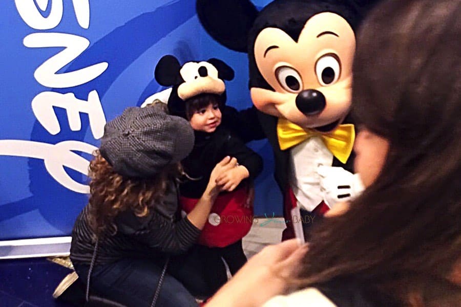 Pregnant Shakira takes her son Milan to the Disney Store