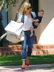 Reese Witherspoon & Son Tennessee Stop By A Friends House