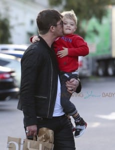 Robin Thicke shops with his son Julian