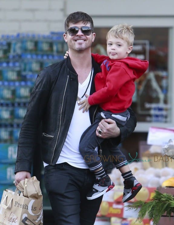 Robin Thicke shops with his son Julian