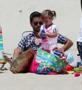 Scott Disick at the beach Hamptons with daughter Penelope