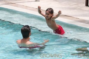 Kourtney Kardashian & Family Relaxing Poolside In Miami