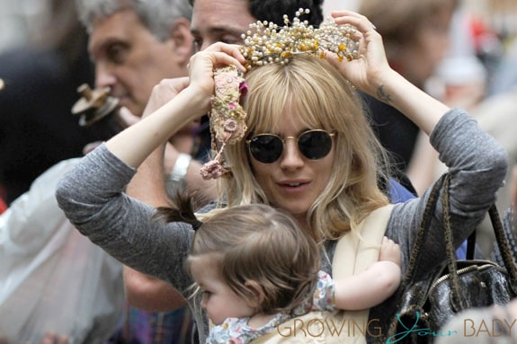 Sienna Miller, Marlow Sturridge and Phoebe Nicholls Go to a Flea Market