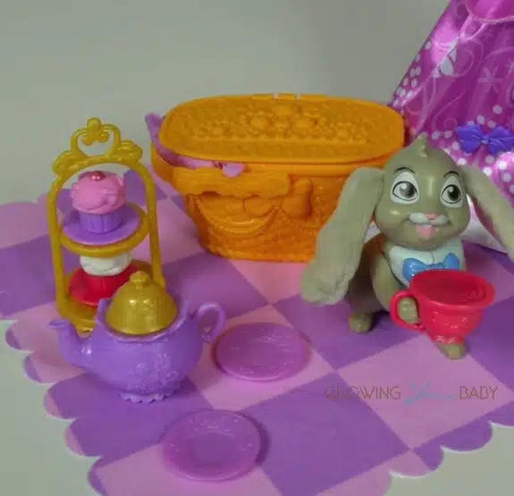 Sofia The First Tea Party Picnic - clover and accessories