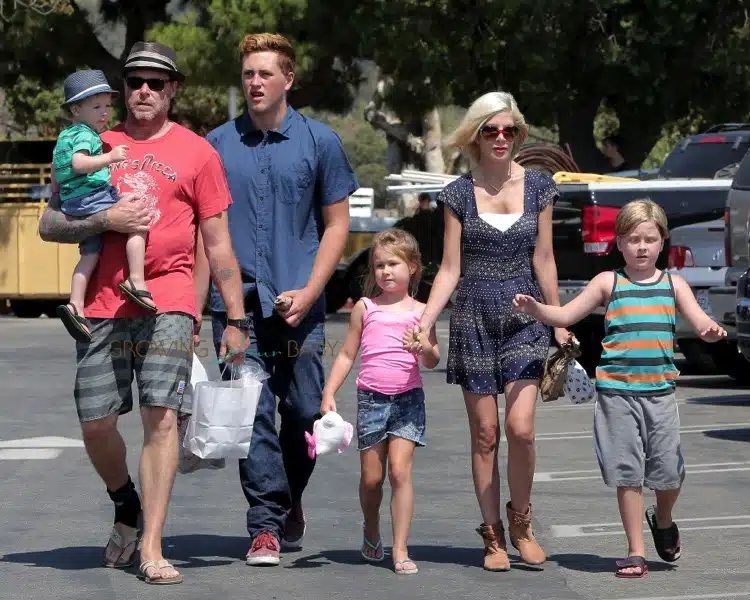 Tori Spelling and Dean McDermott at the Malibu market with their kids Stella, Liam, Finn and Jack