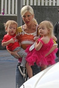 Tori Spelling out shopping with her kids Hattie and Finn