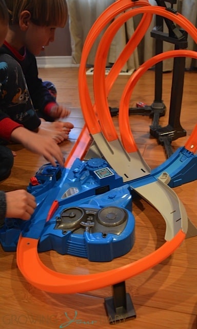 hot wheels triple track twister