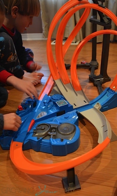 hot wheels triple track twister track set- assembled