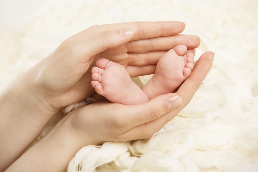 newborn baby foot size