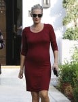pregnant Molly Sims leaves a therapy class in LA